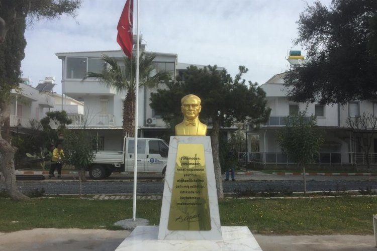 Aydın Didimde her siteye Atatürk büstü