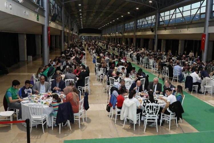 Bursada yetimlere özel iftar