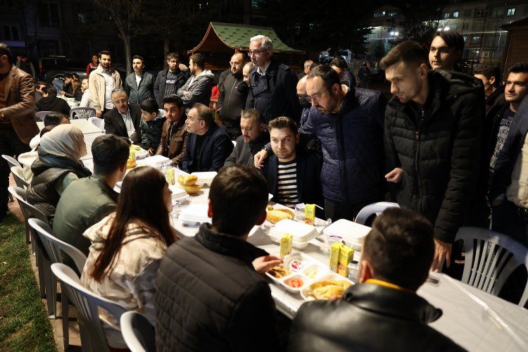 AK Parti Nevşehirden gençlerle sahur