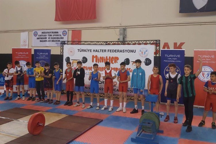 Sakaryanın genç haltercisi Türkiye şampiyonu oldu
