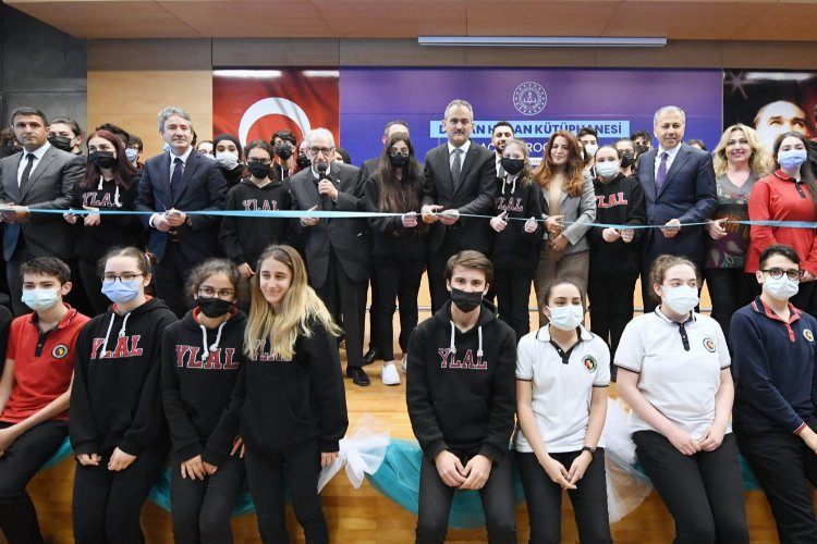 İstanbul Beşiktaşta Doğan Hızlan adına okul kütüphanesi açıldı