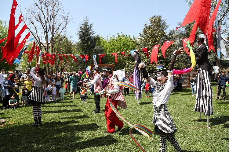 İstanbul Kadıköyün 7 ayrı noktasında bayram sevinci
