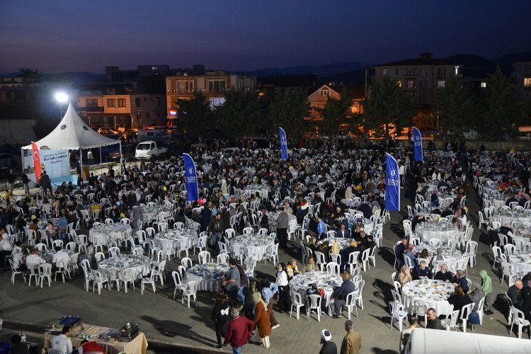 Bursada iftar sofrası İznikte kuruldu