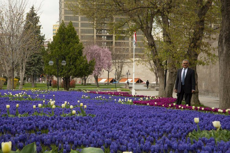 Büyükşehir Kayseriyi çiçekle donattı