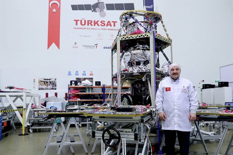 Bakan Varank USETi ziyaret etti... Milli gözlem uydusu 2023te uzaya çıkıyor