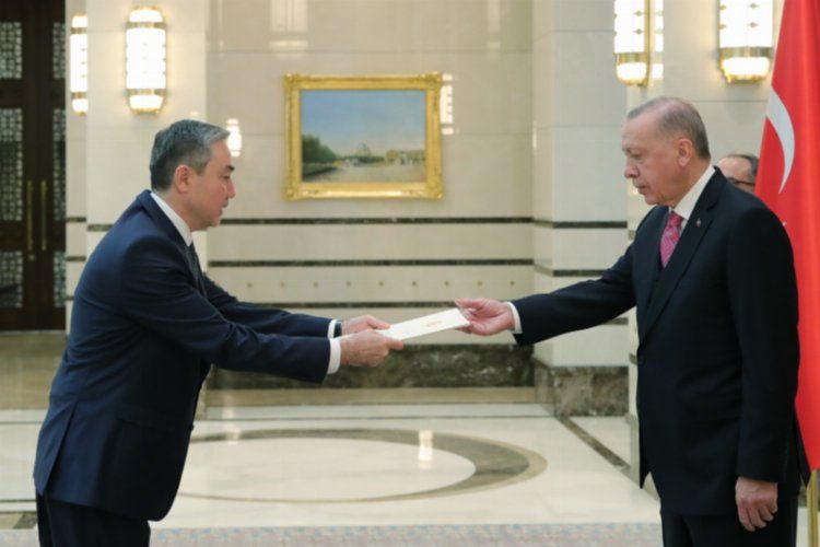 Büyükelçilerden Erdoğana güven mektubu