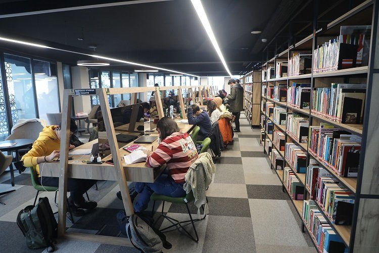 Kayseri Talasta kütüphane saatlerine bayram ayarı