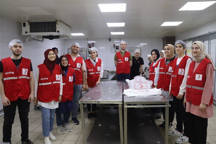 Bursada Türk Kızılayı 30 binin üzerinde sıcak yemek dağıttı