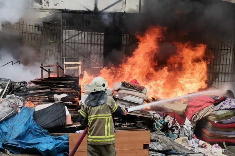 Bursa Osmangazide hurda deposunda yangın