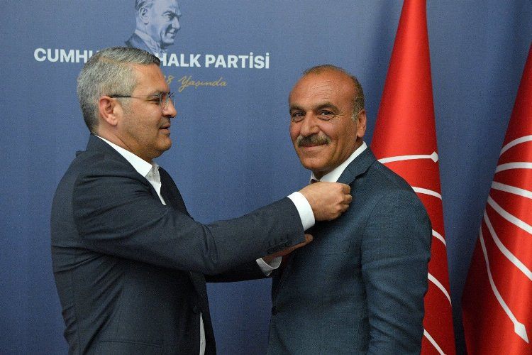 Diyarbakır Silvanda AK Parti İlçe Başkanı CHPye geçti