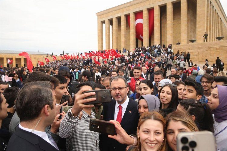 81 ilden gelen gençler Anıtkabirde