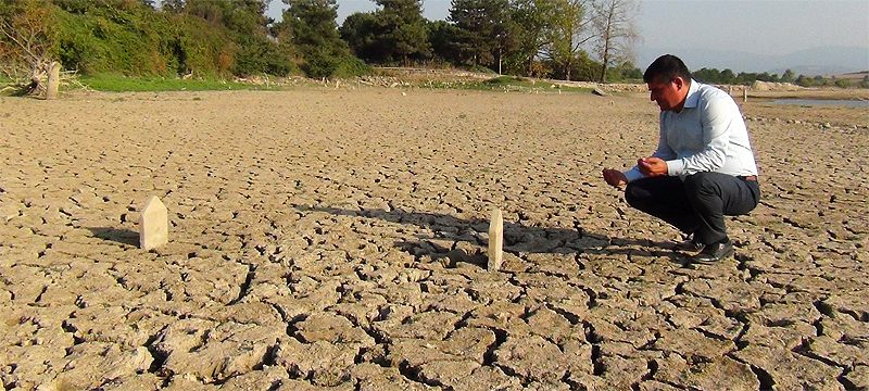 Sular çekildi mezarlıklar gün yüzüne çıktı