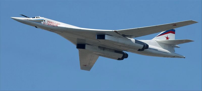 Rusya’nın uzun menzilli uçakları havada kalma rekoru kırdı