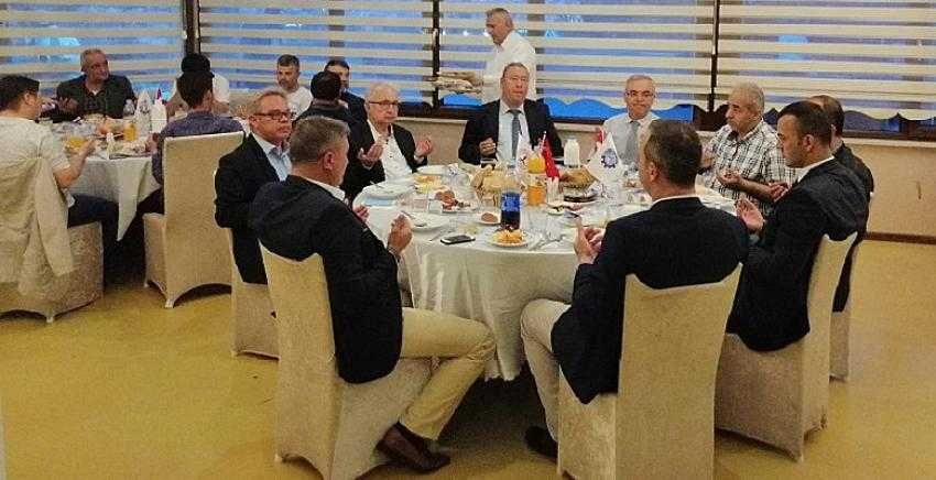 PAŞADER İş İnsanlarını iftarda buluşturdu