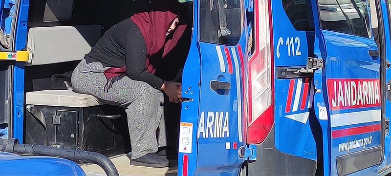 Otobanda dehşet... Öfkeli kadın tartıştığı adamı vurdu