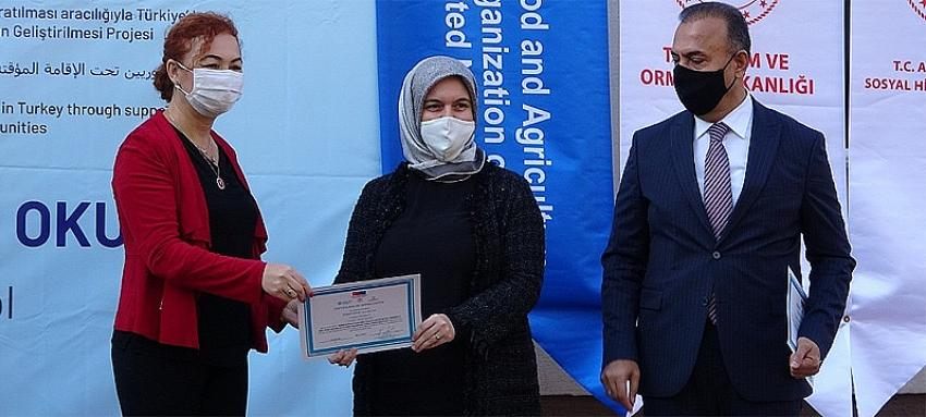 Bursa’da Uygulamalı Çiftçi Okulu ilk sertifikalarını verdi