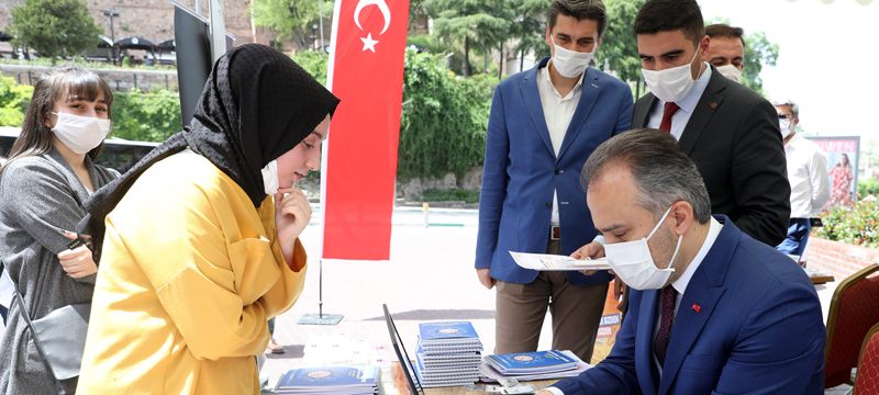 Büyükşehir’den 4 saatlik izinde üniversite adaylarına sürpriz
