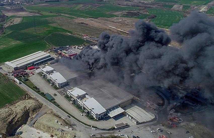 Kimya fabrikasında yangın: Kontrol altına alınamadı