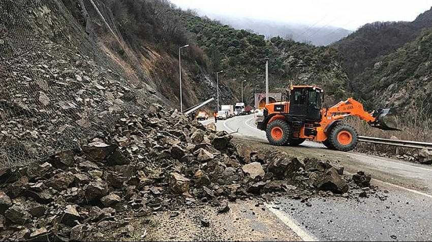 5 köyde heyelan meydana geldi