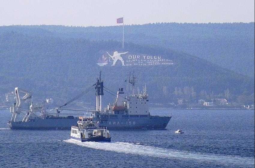 Rus askeri kurtarma gemisi Çanakkale Boğazı
