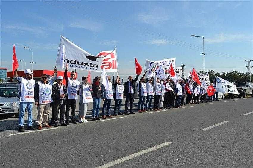 İşten çıkarılan işçiler eylem yaptı