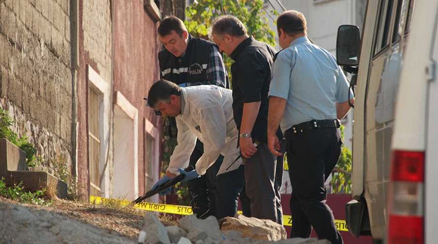 Okul yolunda pompalı tüfek dehşeti: Birinci sınıf öğrencisi öldü, annesi yaralandı