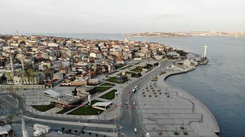 4 günlük sokağa çıkma kısıtlaması nedeniyle Üsküdar Meydanı boş kaldı