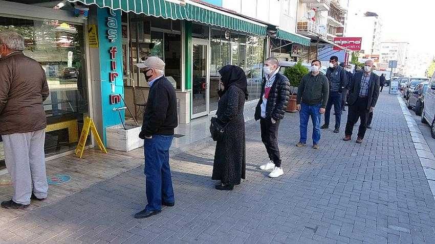 Ramazan geleneği ’pide kuyruğu’ bu defa sosyal mesafeli