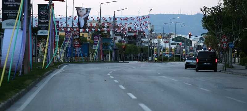 Bursa’nın hareketli caddesiydi!.. Sessizleşti