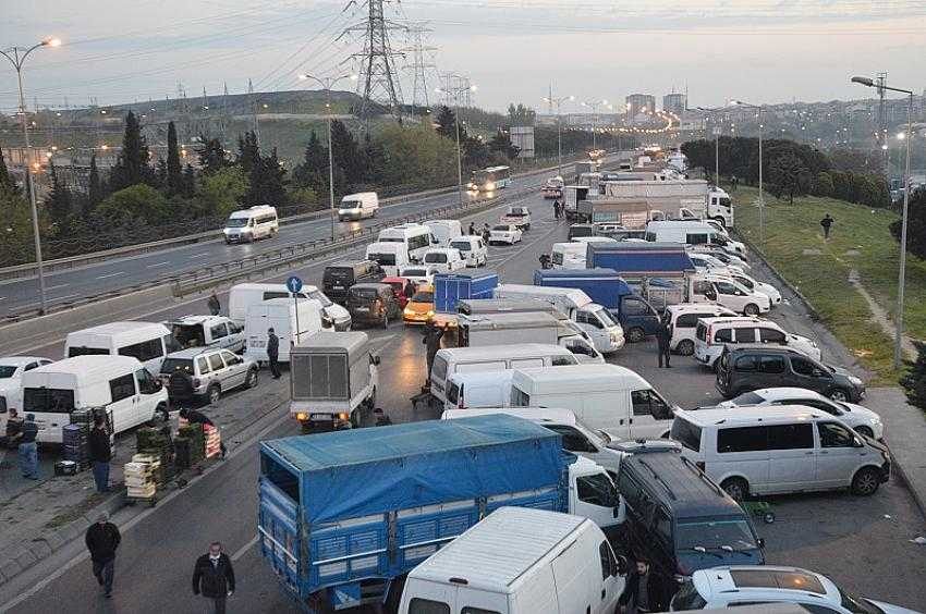 Bayrampaşa halinde gece başlayan yoğunluk sabah saatlerine kadar devam etti