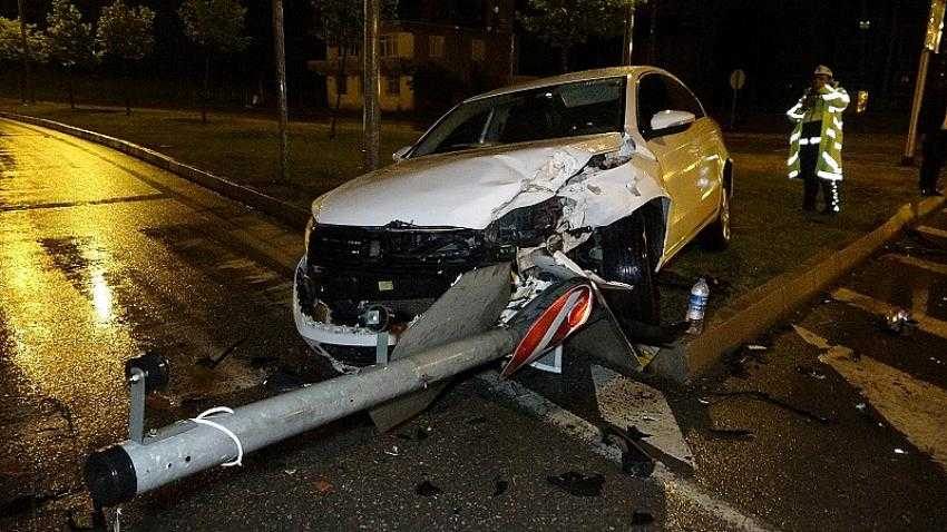 Samsun’da kavşakta iki otomobil çarpıştı: 1 yaralı