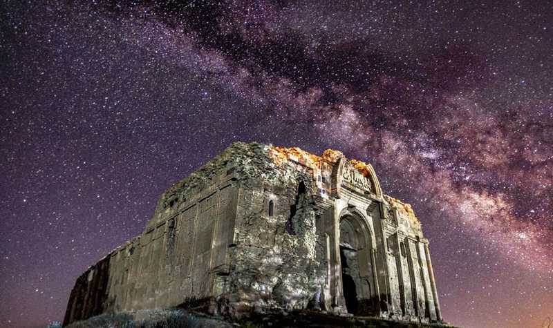 Bin 700 yıllık kilise, ilk kez gece fotoğraflandı