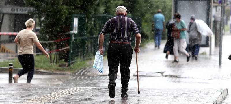 Bursa’da aniden bastıran yağmur hayatı olumsuz etkiledi