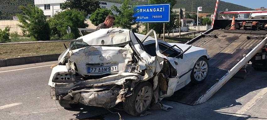 Hurdaya dönen otomobilden sağ çıktı