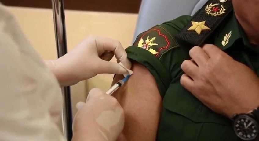 Rus bakanın Covid-19 aşısı olduğu ortaya çıktı