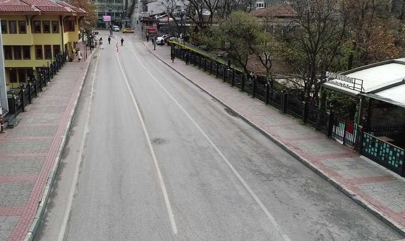 Bursa’da cadde ve meydanlar boş kaldı