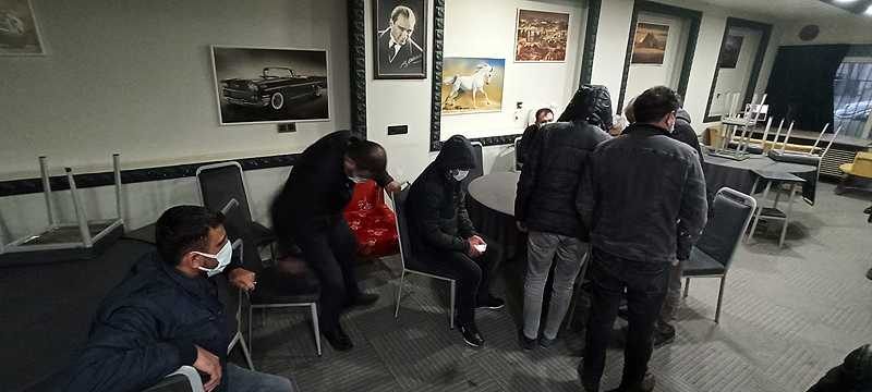 Bursa’daki kumar baskınında polislere cevap ‘pes’ dedirtti
