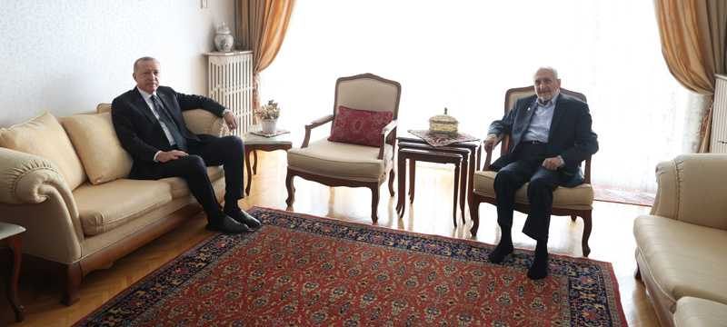 Cumhurbaşkanı, Oğuzhan Asiltürk’ü evinde ziyaret etti