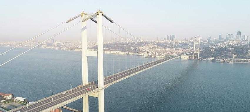 Sokağa çıkma yasağı nedeniyle boş kalan 15 Temmuz Şehitler Köprüsü havadan görüntülendi