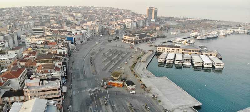 Sokağa çıkma yasağı nedeniyle boş kalan Kadıköy Meydanı havadan görüntülendi