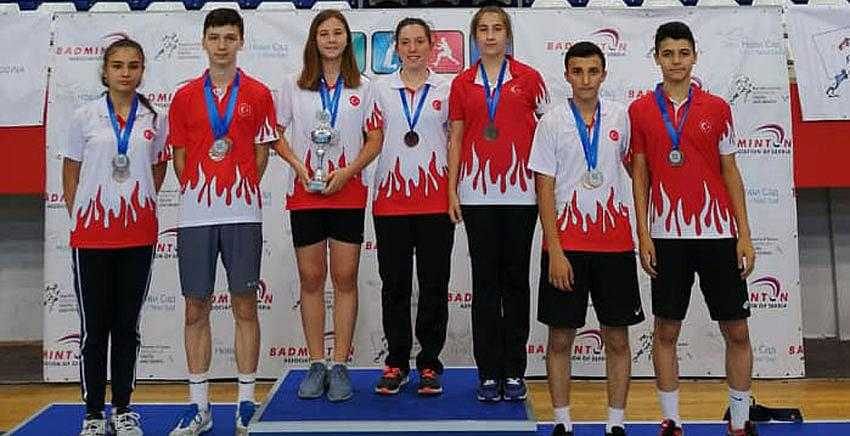 Osmangazili Badmintoncudan çifte başarı