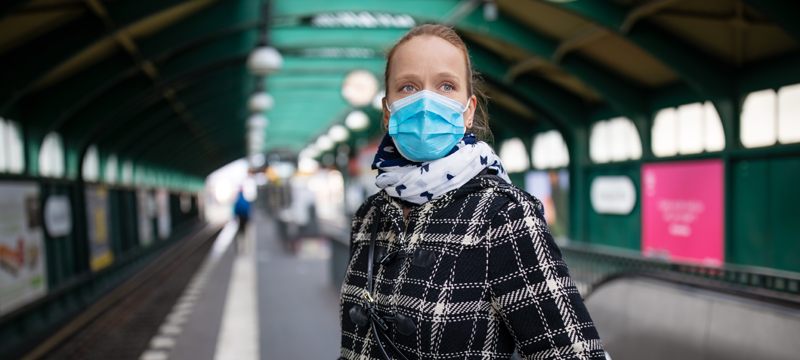 Berlin’de ilk kez sokakta maske zorunluluğu geldi