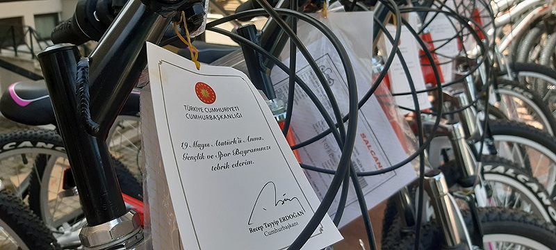 Cumhurbaşkanı Erdoğan’dan çocuklara bayram hediyesi