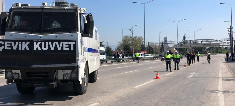 Bursa’da sokağa çıkmanın faturasını ağır ödediler