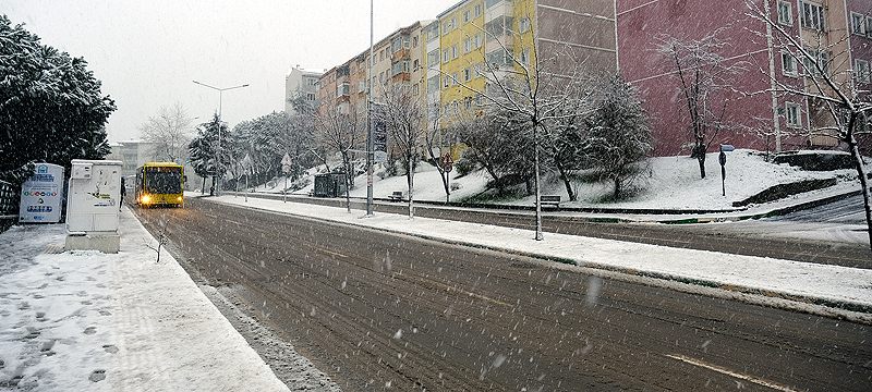 Bursa şehir merkezinde yoğun kar