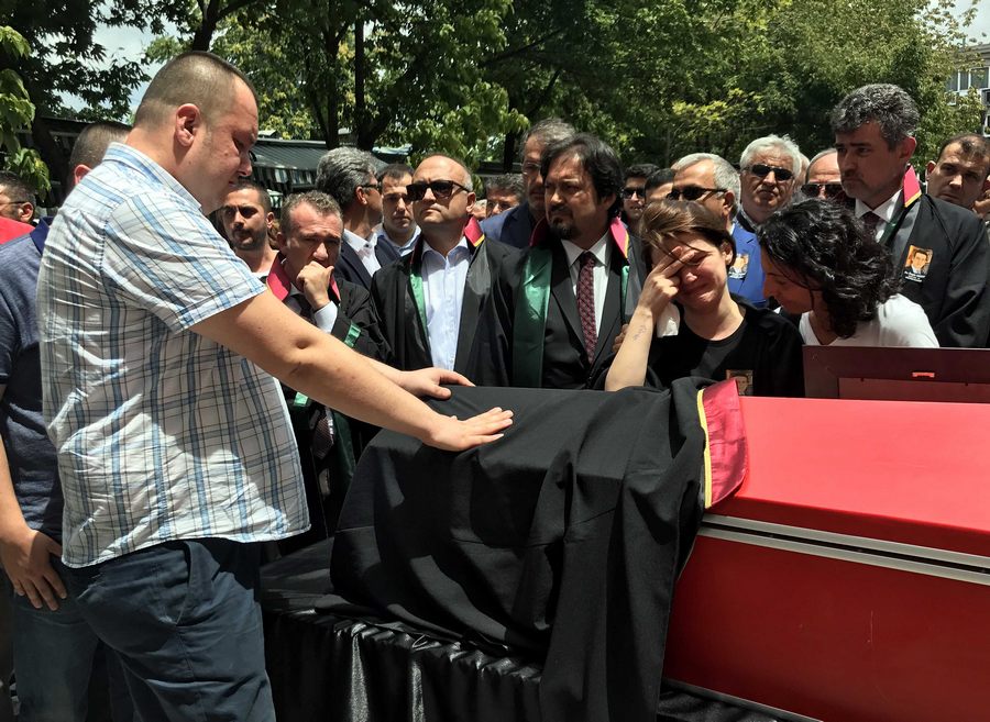 Avukat Özgür Aksoy için Bursa Adliyesinde tören