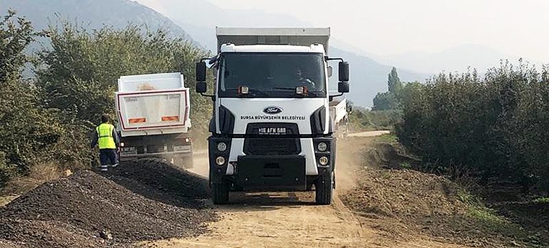 Gürsu’da tarıma giden yollar iyileştiriliyor