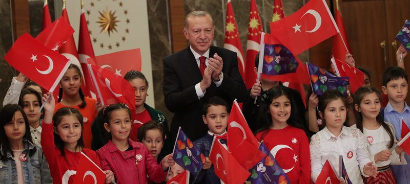 Cumhurbaşkanı Erdoğan, çocuklarla birlikte İstiklal Marşı’nı okudu