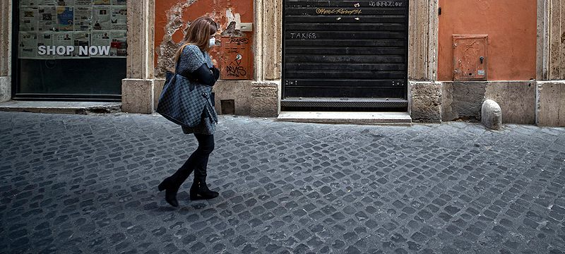 İtalya’da son 24 saatte 699 kişi öldü