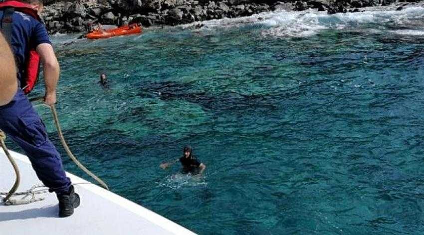 İzmir’de karaya oturan teknelerde mahsur kalan 4 kişi kurtarıldı